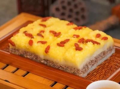 插小旗的重陽糕煥新上市，融合西點工藝引領(lǐng)預包裝食品新風尚